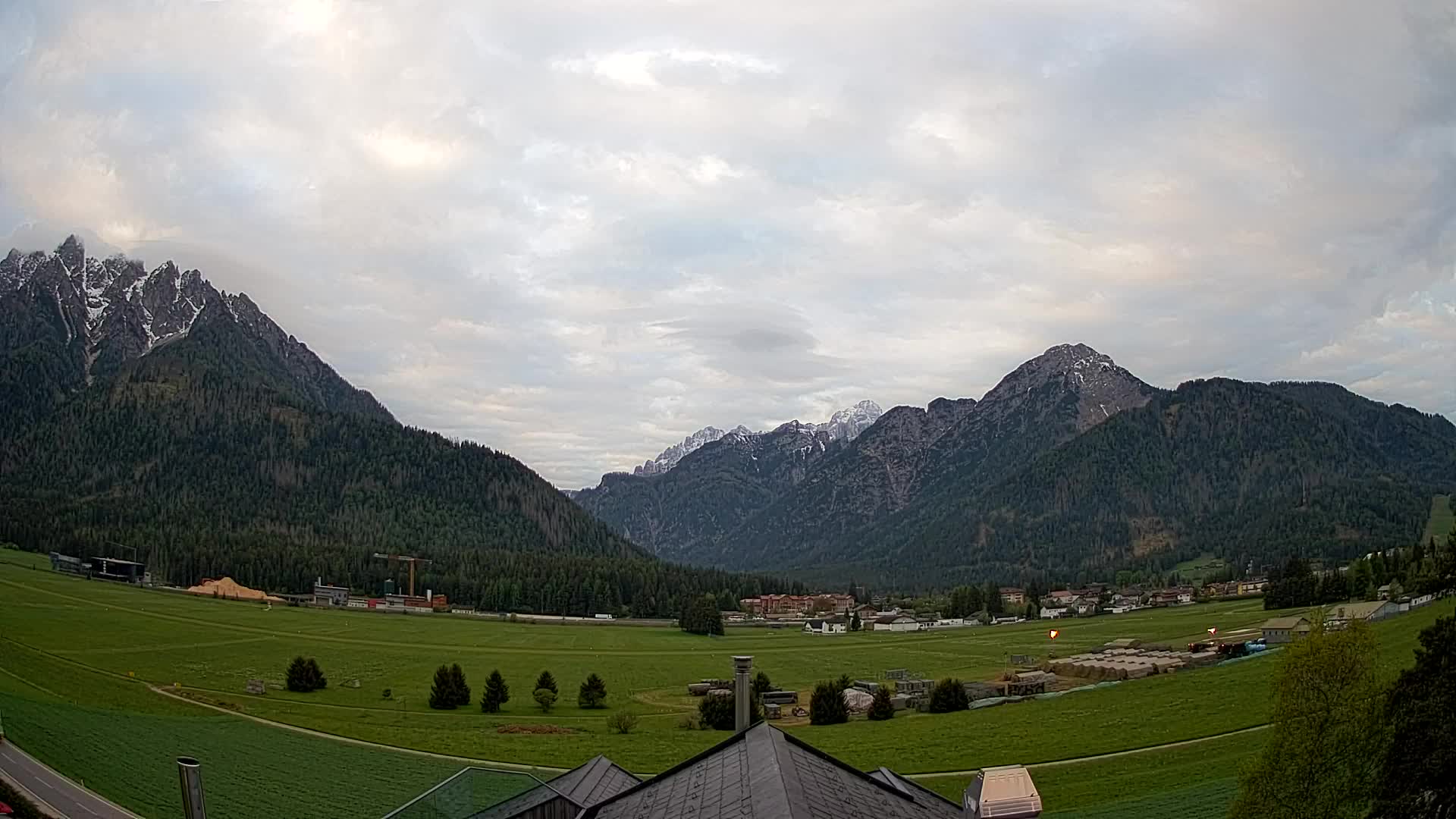 Spletna kamera Toblach Dolomiti – Pogled iz hotela Rosengarten