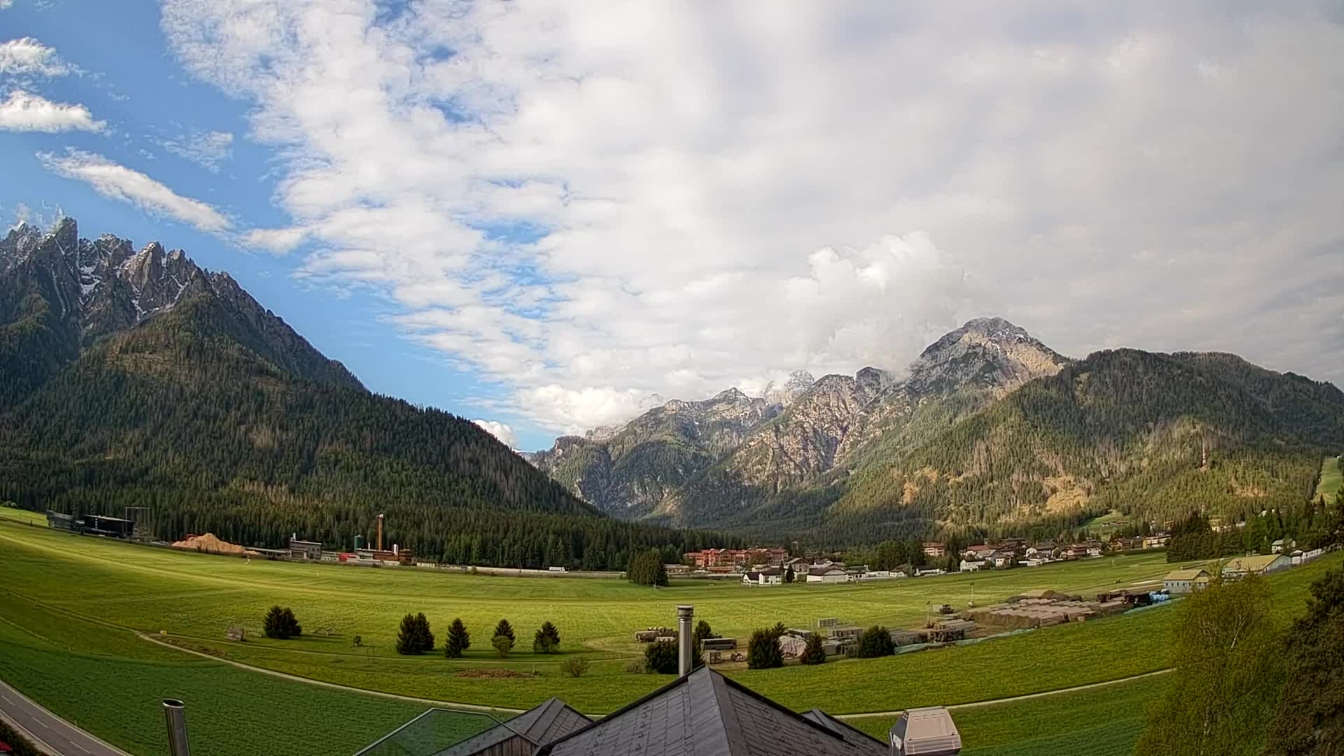 Web kamera Toblach Dolomiti – Pogled s Hotela Rosengarten