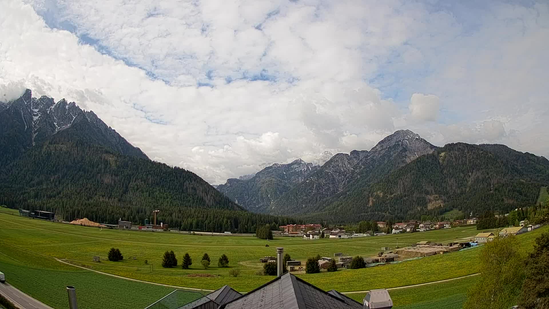 Spletna kamera Toblach Dolomiti – Pogled iz hotela Rosengarten