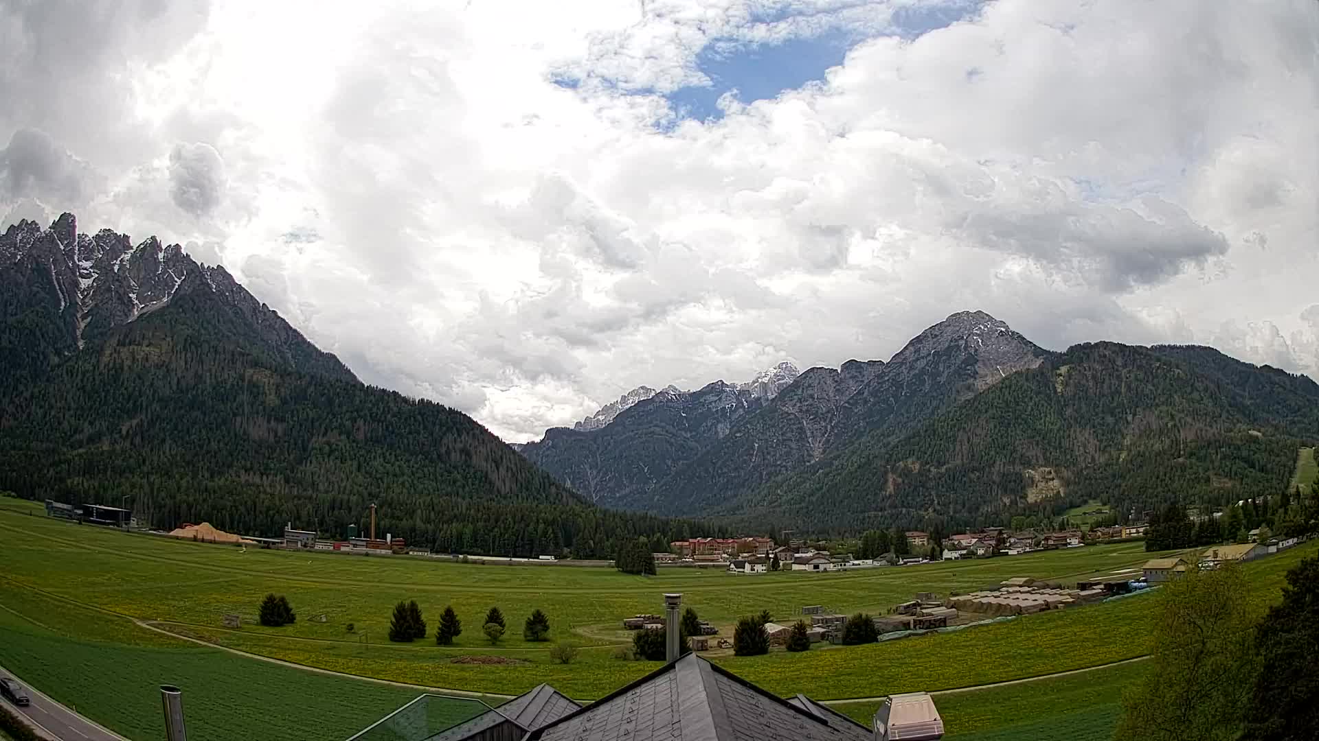 Web kamera Toblach Dolomiti – Pogled s Hotela Rosengarten