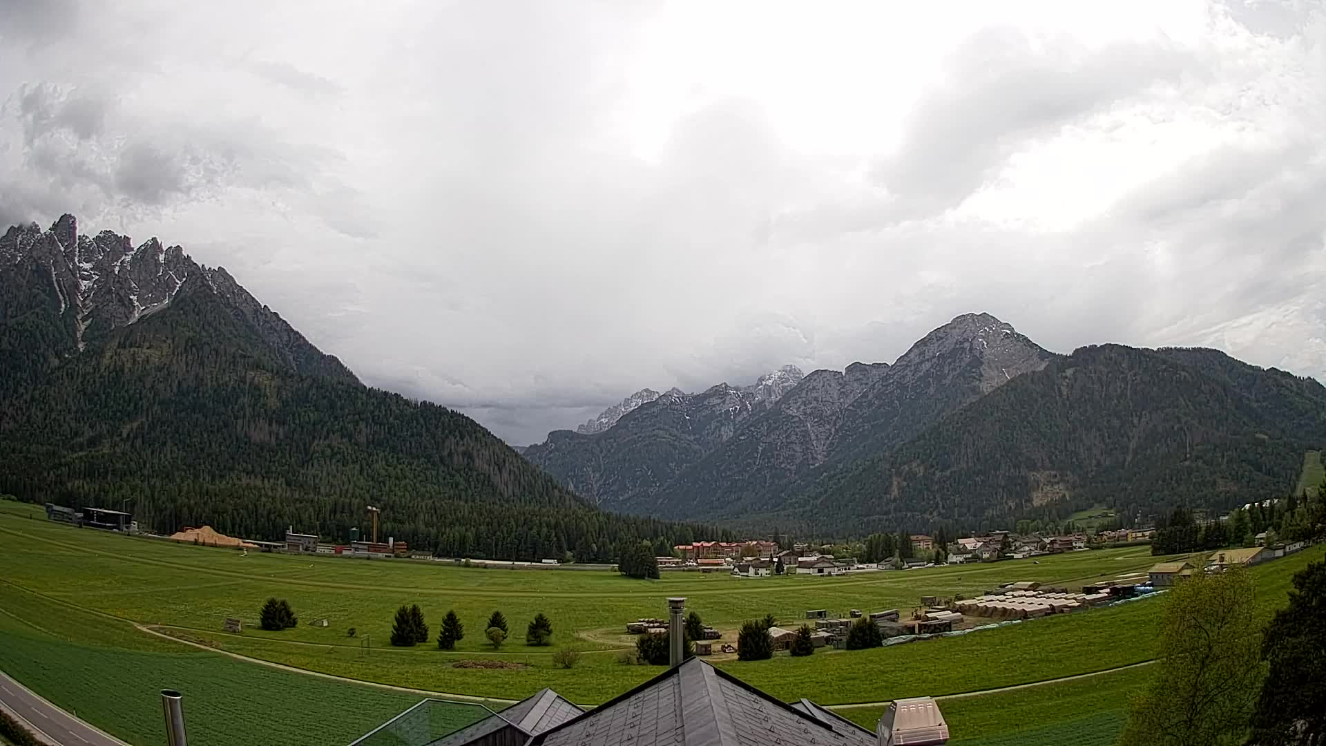 Spletna kamera Toblach Dolomiti – Pogled iz hotela Rosengarten