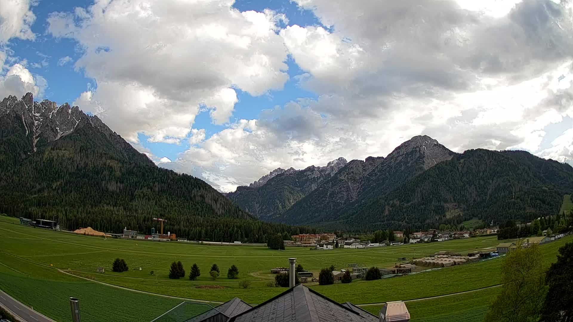 Web kamera Toblach Dolomiti – Pogled s Hotela Rosengarten