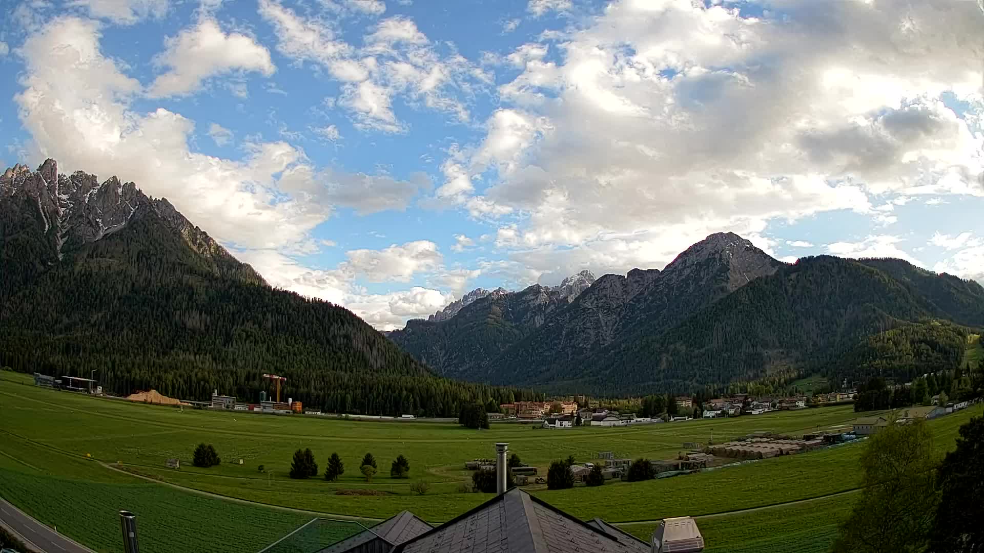 Spletna kamera Toblach Dolomiti – Pogled iz hotela Rosengarten