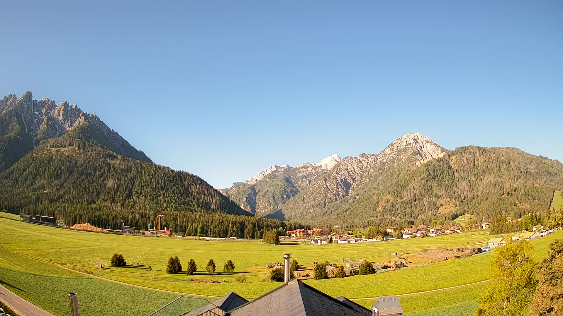 Spletna kamera Toblach Dolomiti – Pogled iz hotela Rosengarten