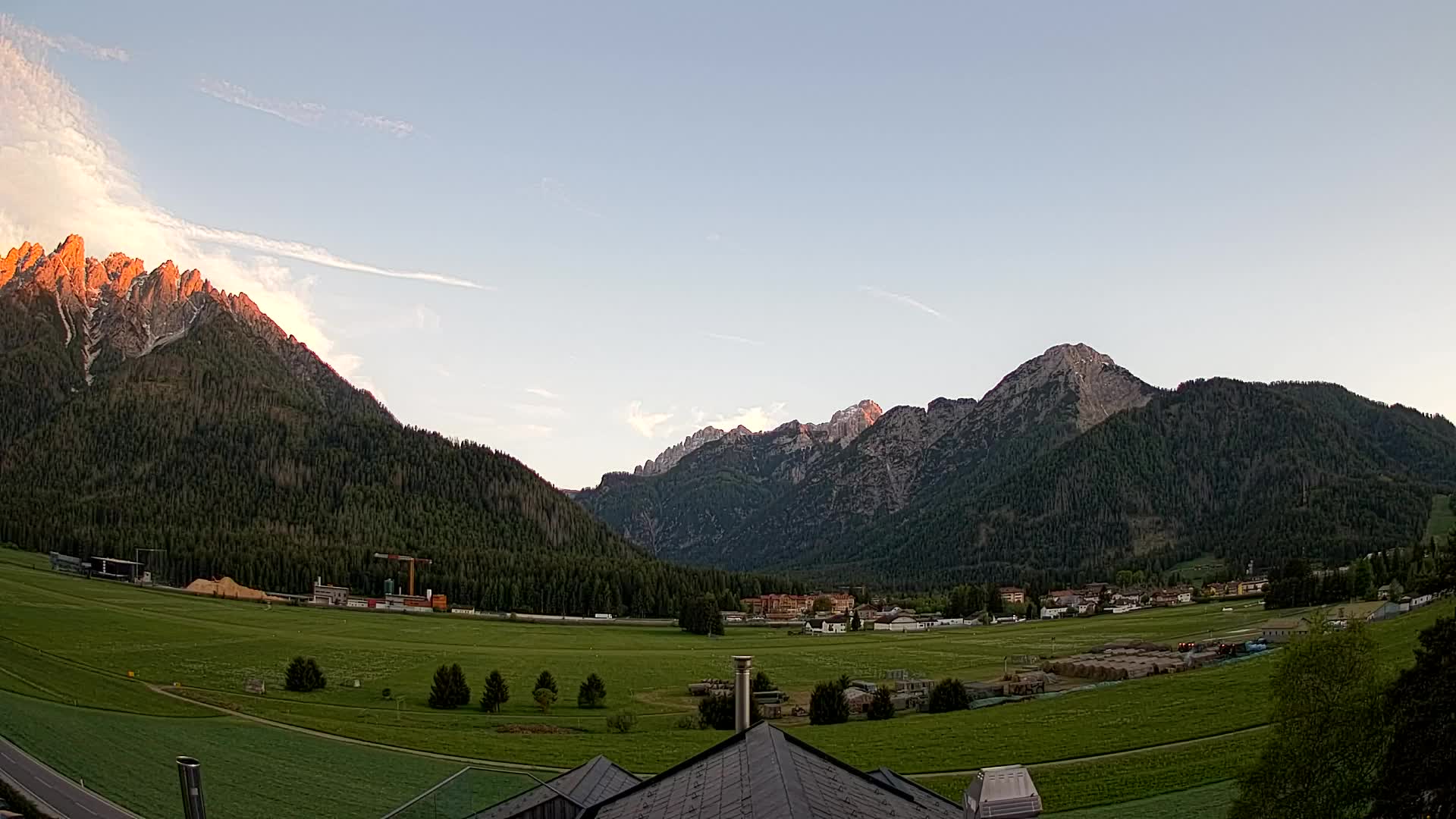 Web kamera Toblach Dolomiti – Pogled s Hotela Rosengarten