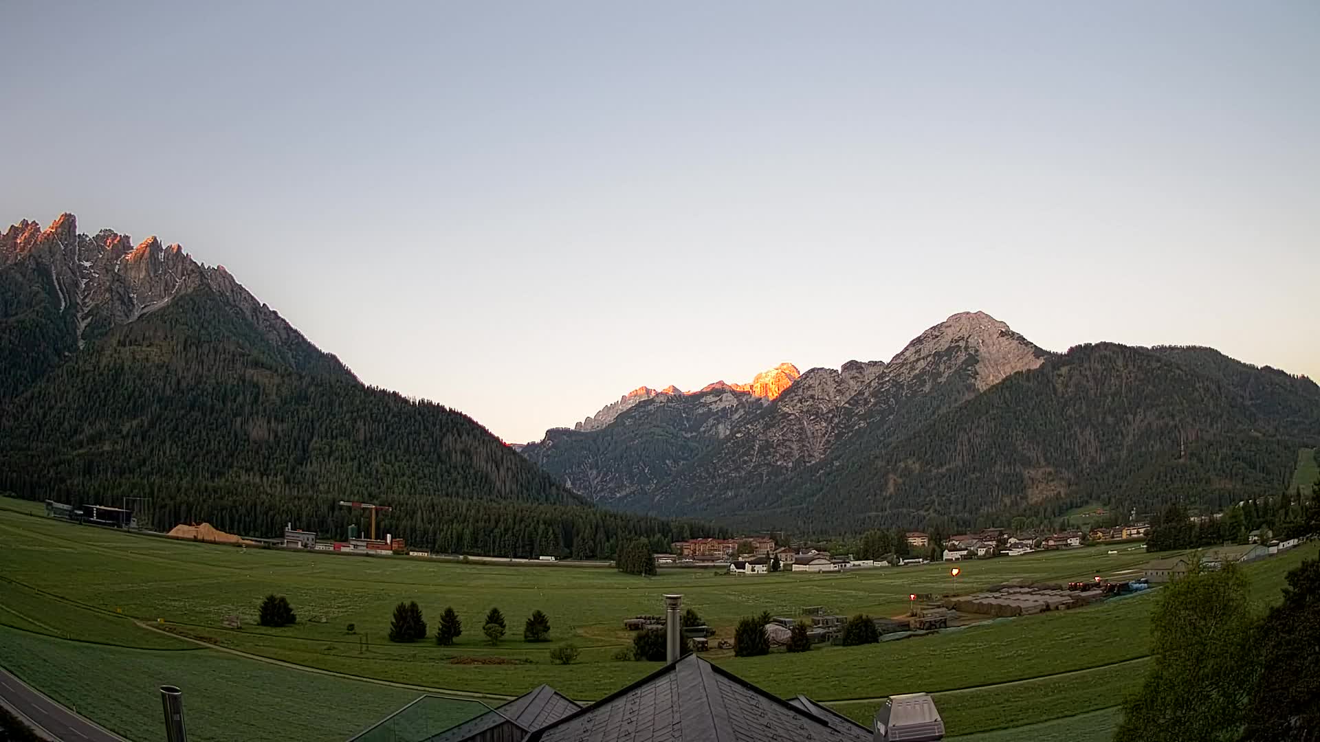 Spletna kamera Toblach Dolomiti – Pogled iz hotela Rosengarten