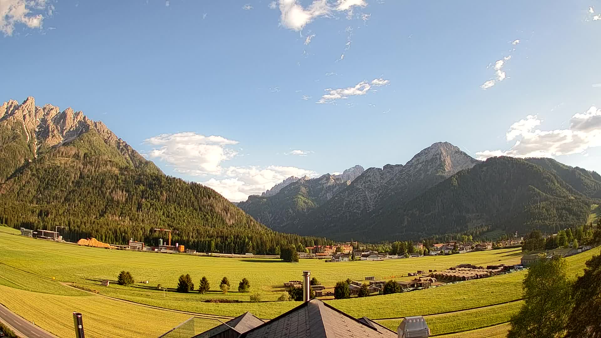 Web kamera Toblach Dolomiti – Pogled s Hotela Rosengarten