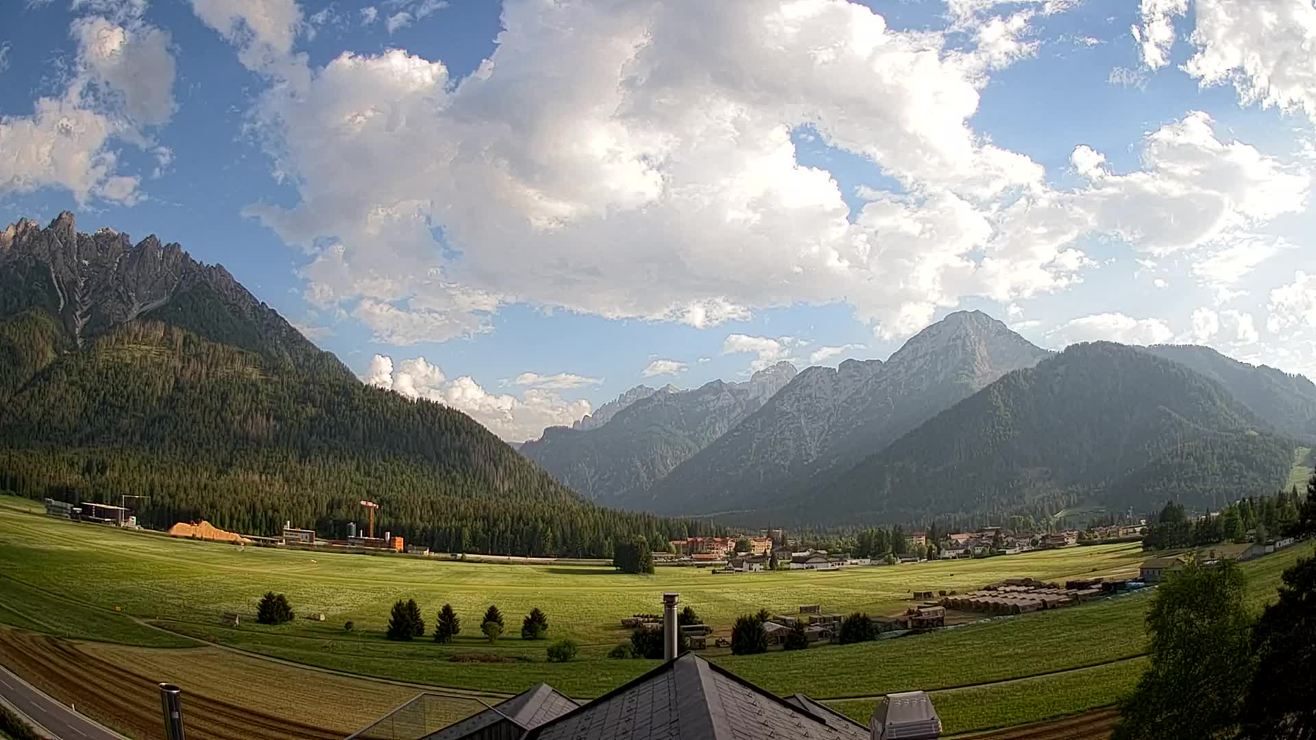 Spletna kamera Toblach Dolomiti – Pogled iz hotela Rosengarten