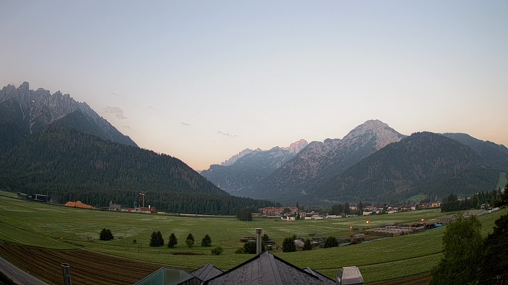 Spletna kamera Toblach Dolomiti – Pogled iz hotela Rosengarten