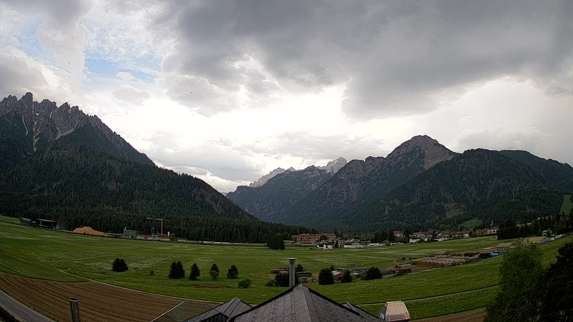 Spletna kamera Toblach Dolomiti – Pogled iz hotela Rosengarten