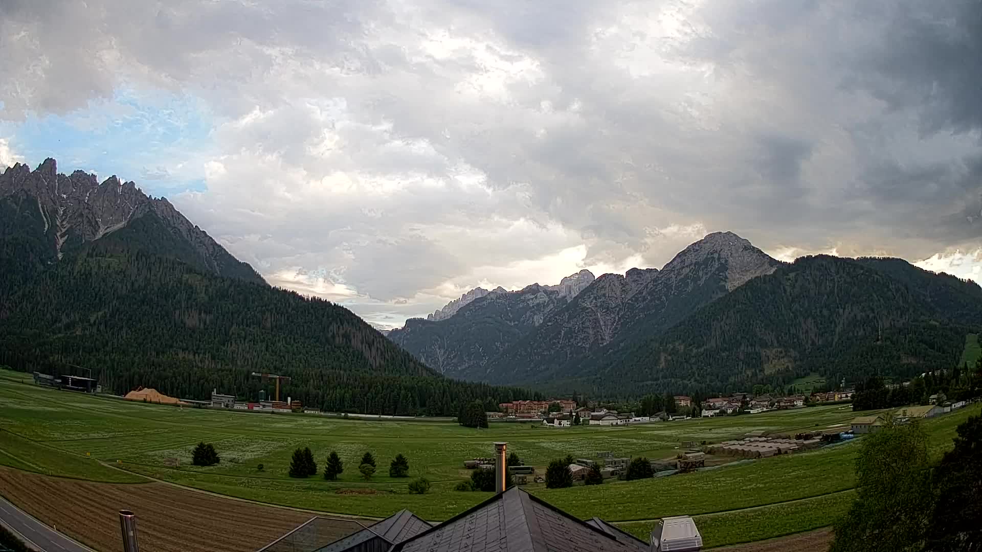 Spletna kamera Toblach Dolomiti – Pogled iz hotela Rosengarten