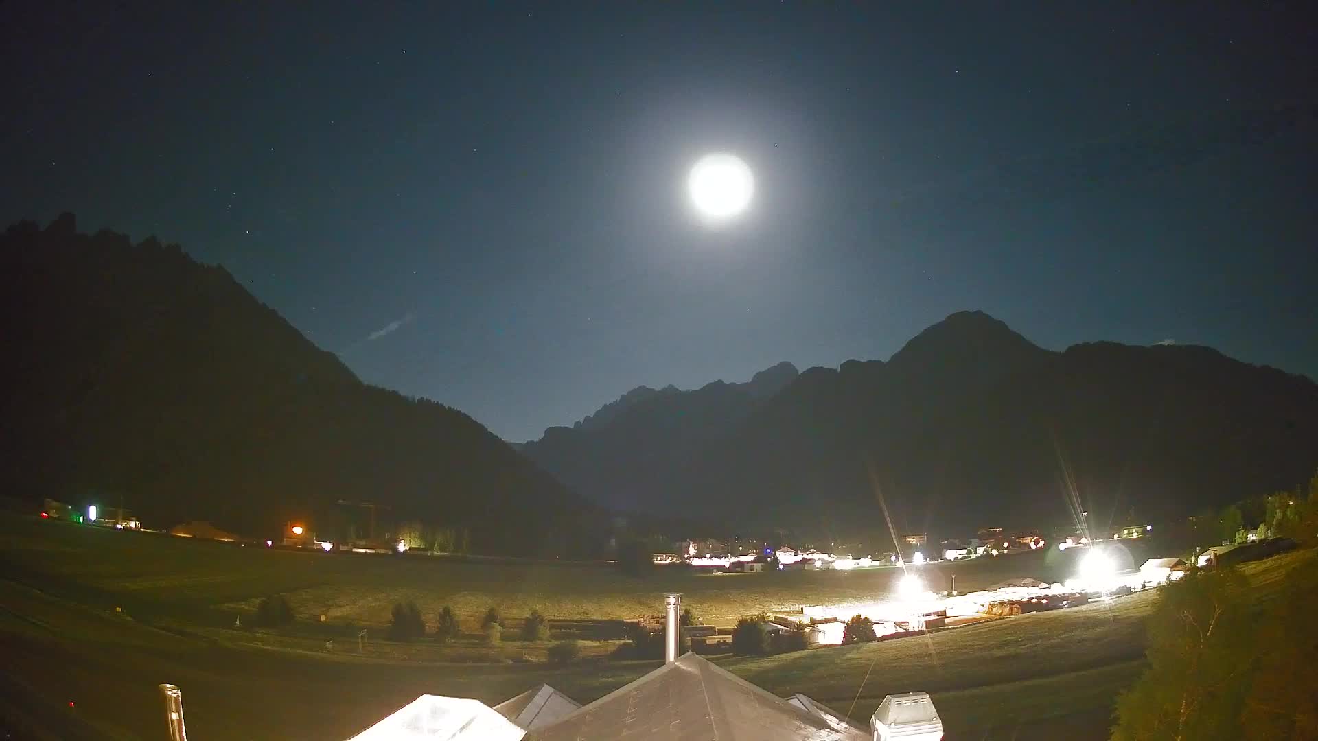 Web kamera Toblach Dolomiti – Pogled s Hotela Rosengarten