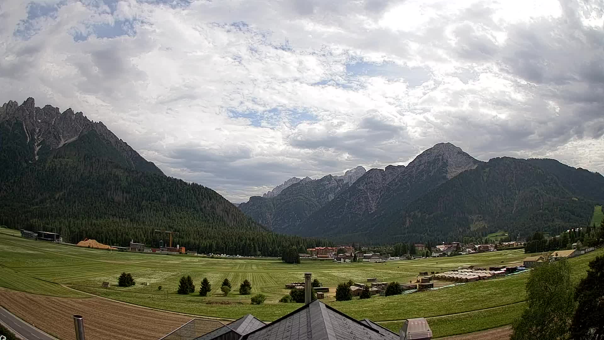 Spletna kamera Toblach Dolomiti – Pogled iz hotela Rosengarten