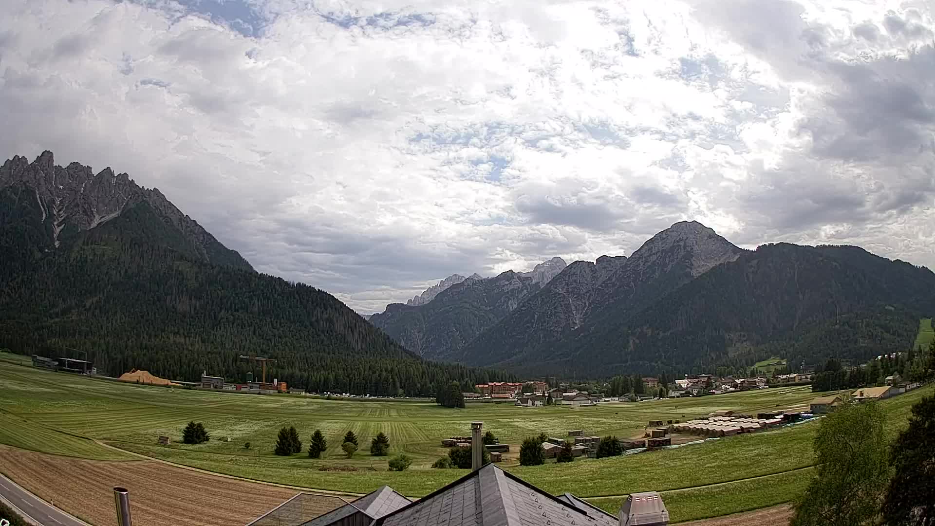 Web kamera Toblach Dolomiti – Pogled s Hotela Rosengarten