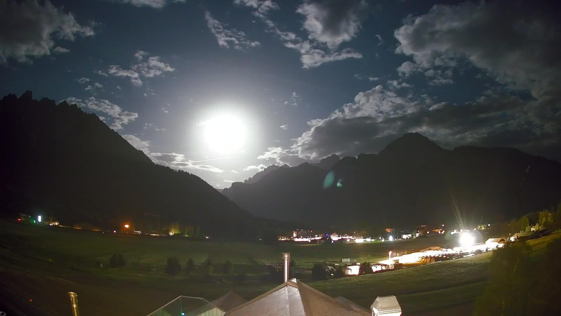 Webcam Toblach Dolomites – View from Hotel Rosengarten