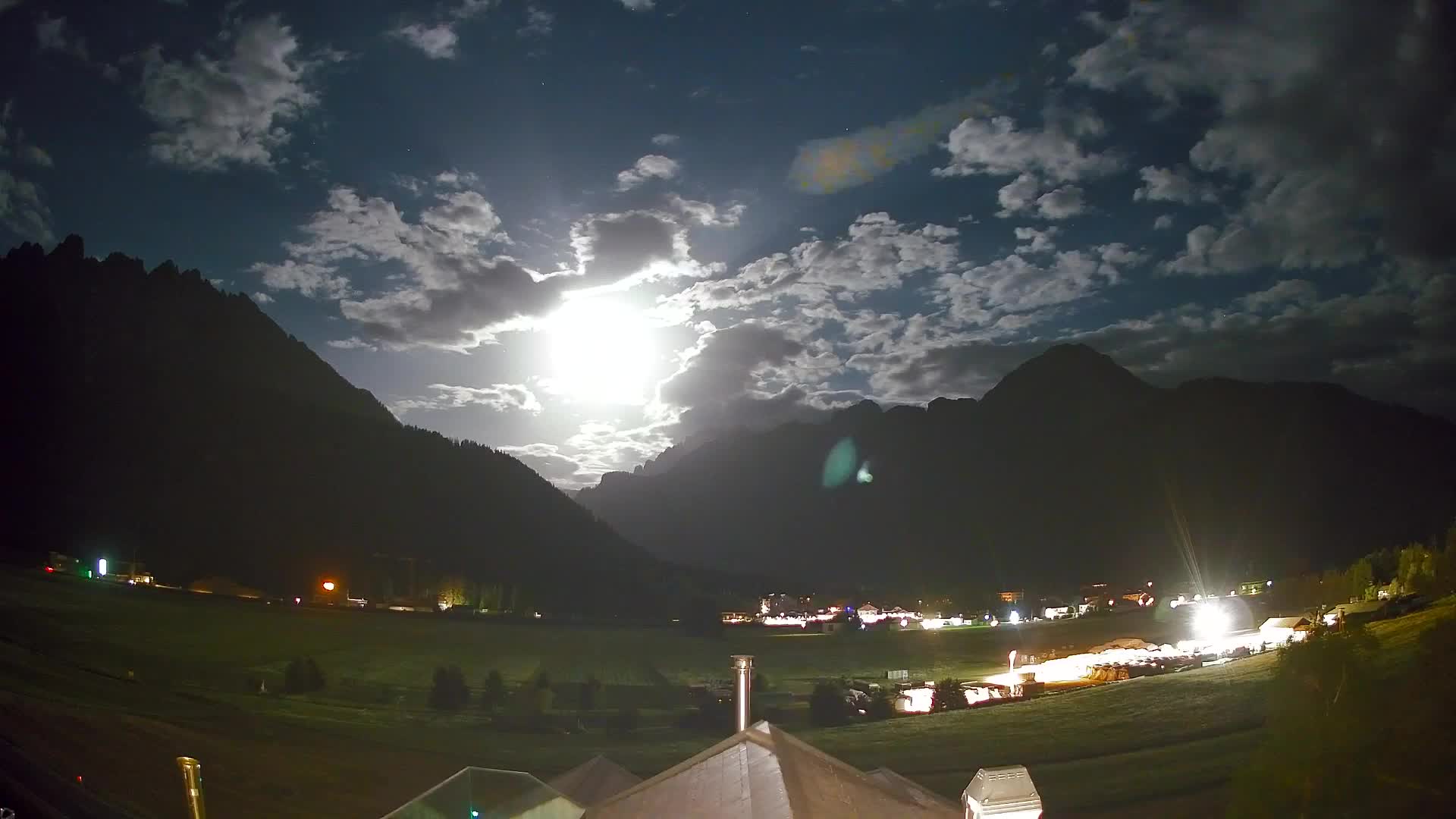 Spletna kamera Toblach Dolomiti – Pogled iz hotela Rosengarten