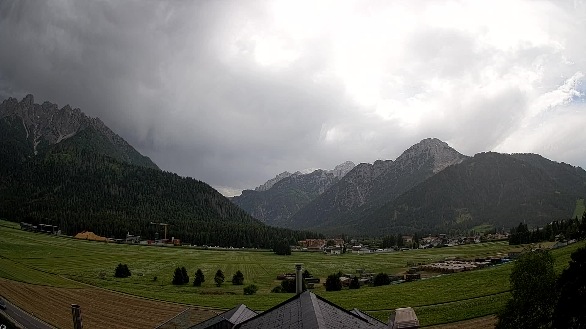 Spletna kamera Toblach Dolomiti – Pogled iz hotela Rosengarten