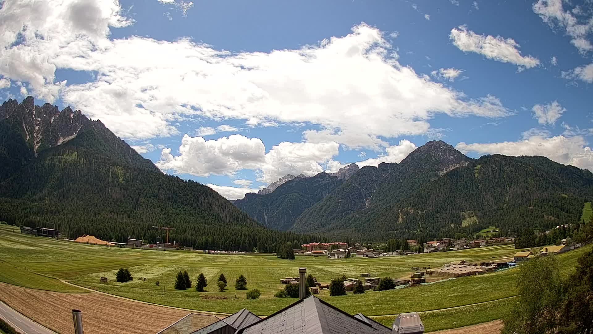 Spletna kamera Toblach Dolomiti – Pogled iz hotela Rosengarten