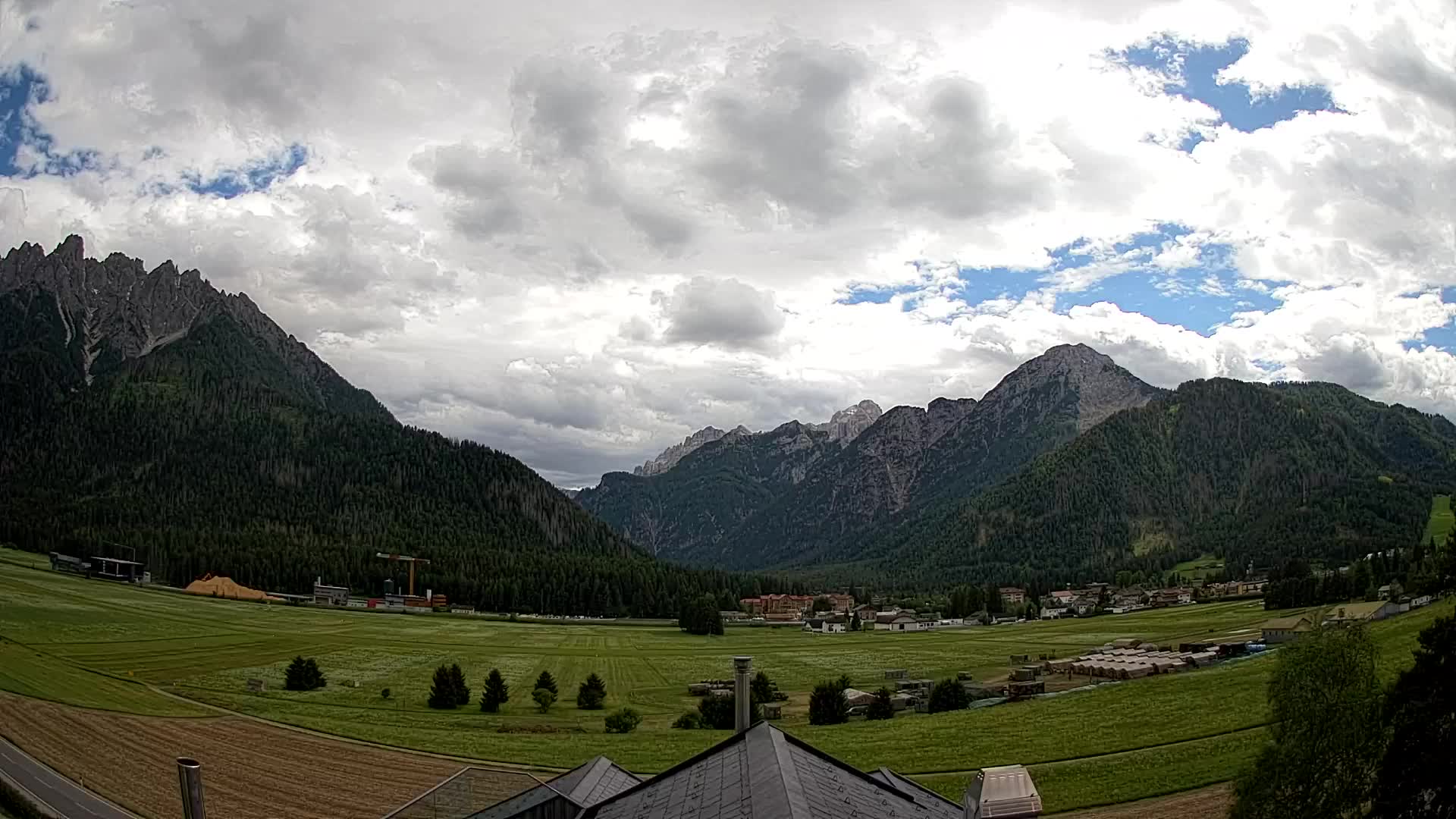 Web kamera Toblach Dolomiti – Pogled s Hotela Rosengarten