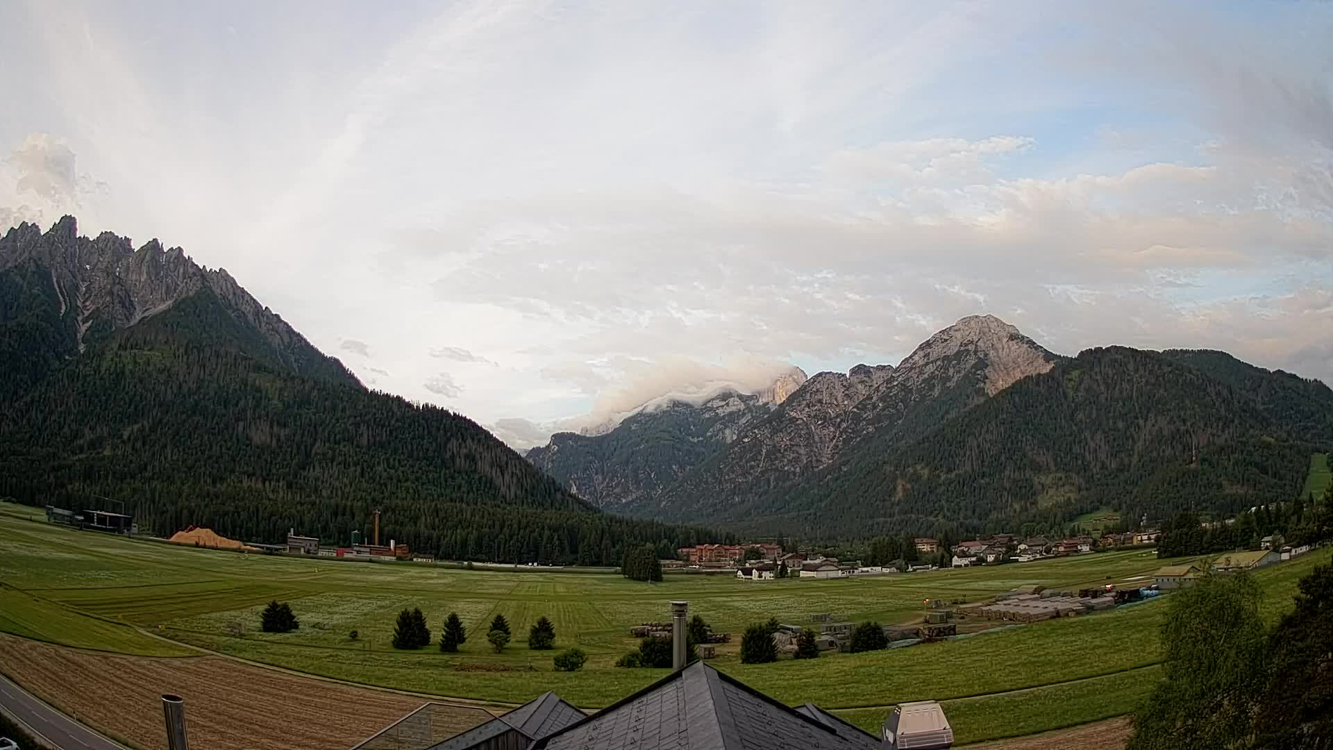 Web kamera Toblach Dolomiti – Pogled s Hotela Rosengarten