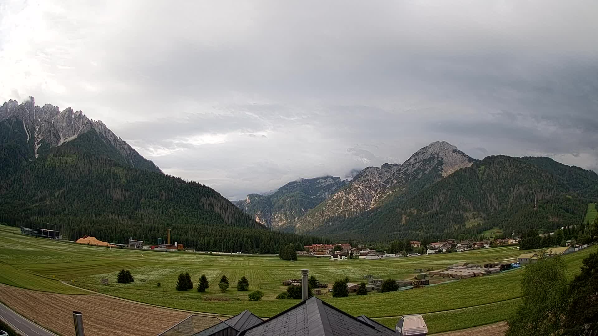 Spletna kamera Toblach Dolomiti – Pogled iz hotela Rosengarten