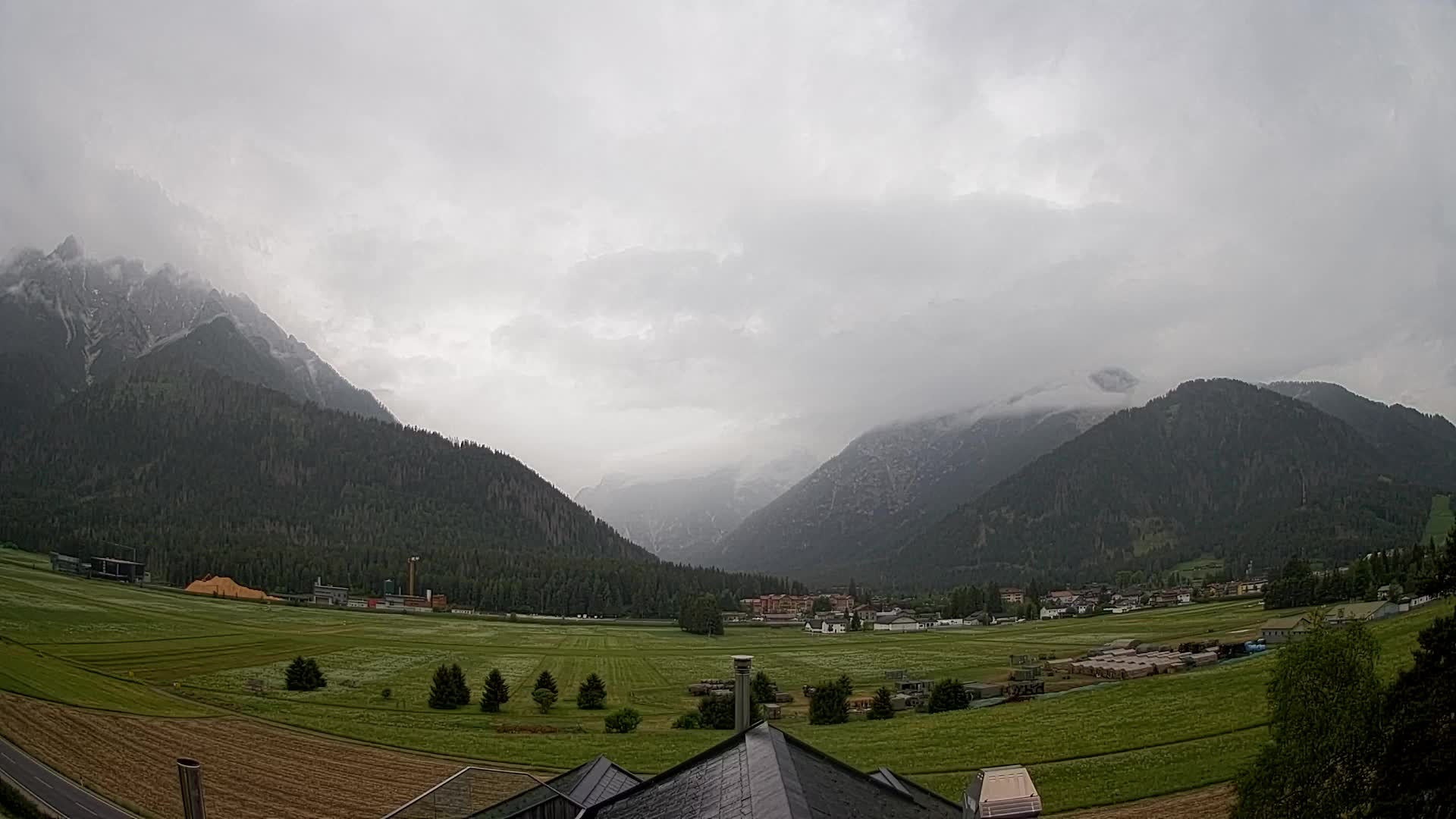 Web kamera Toblach Dolomiti – Pogled s Hotela Rosengarten