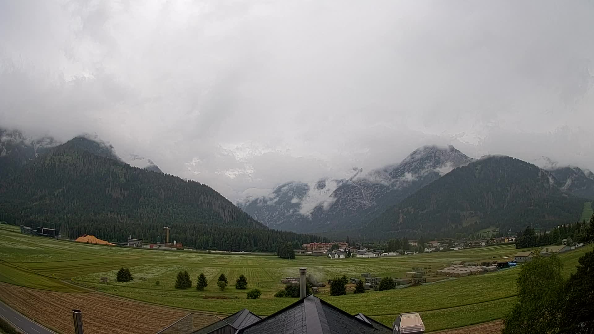 Spletna kamera Toblach Dolomiti – Pogled iz hotela Rosengarten
