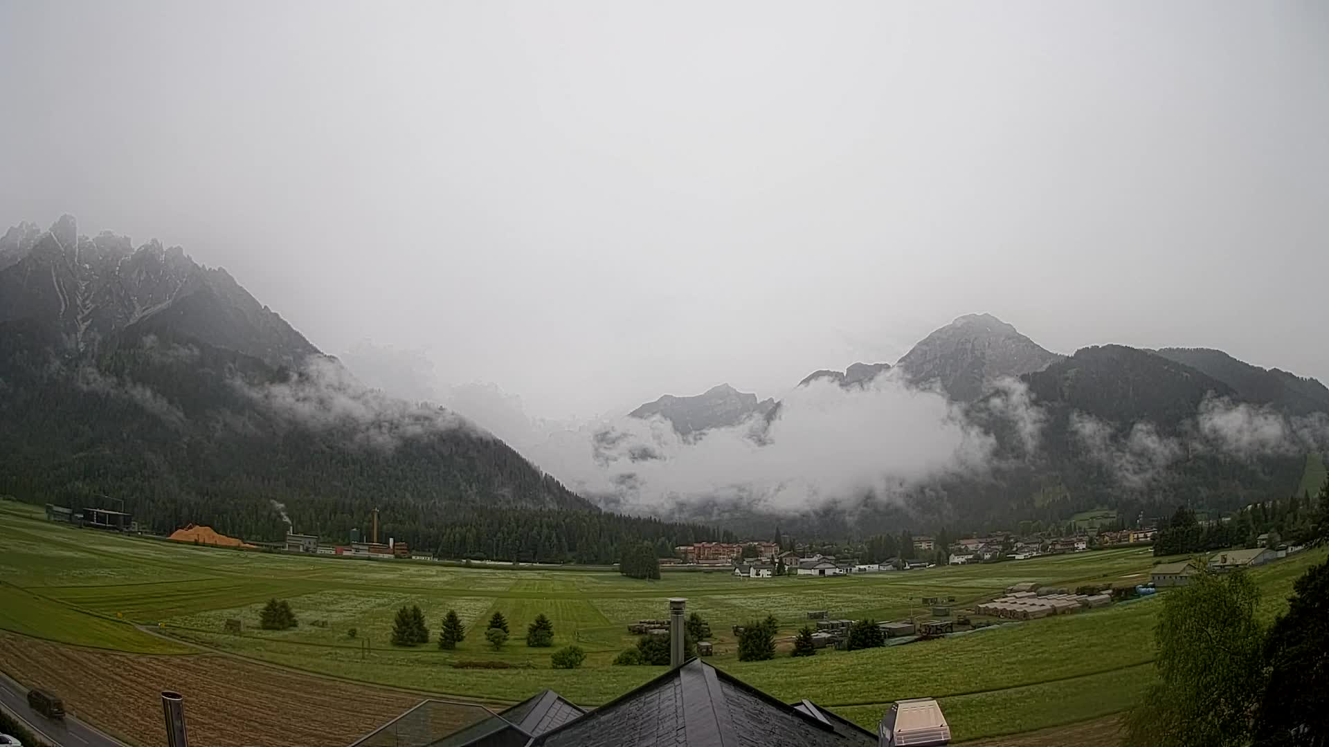 Web kamera Toblach Dolomiti – Pogled s Hotela Rosengarten