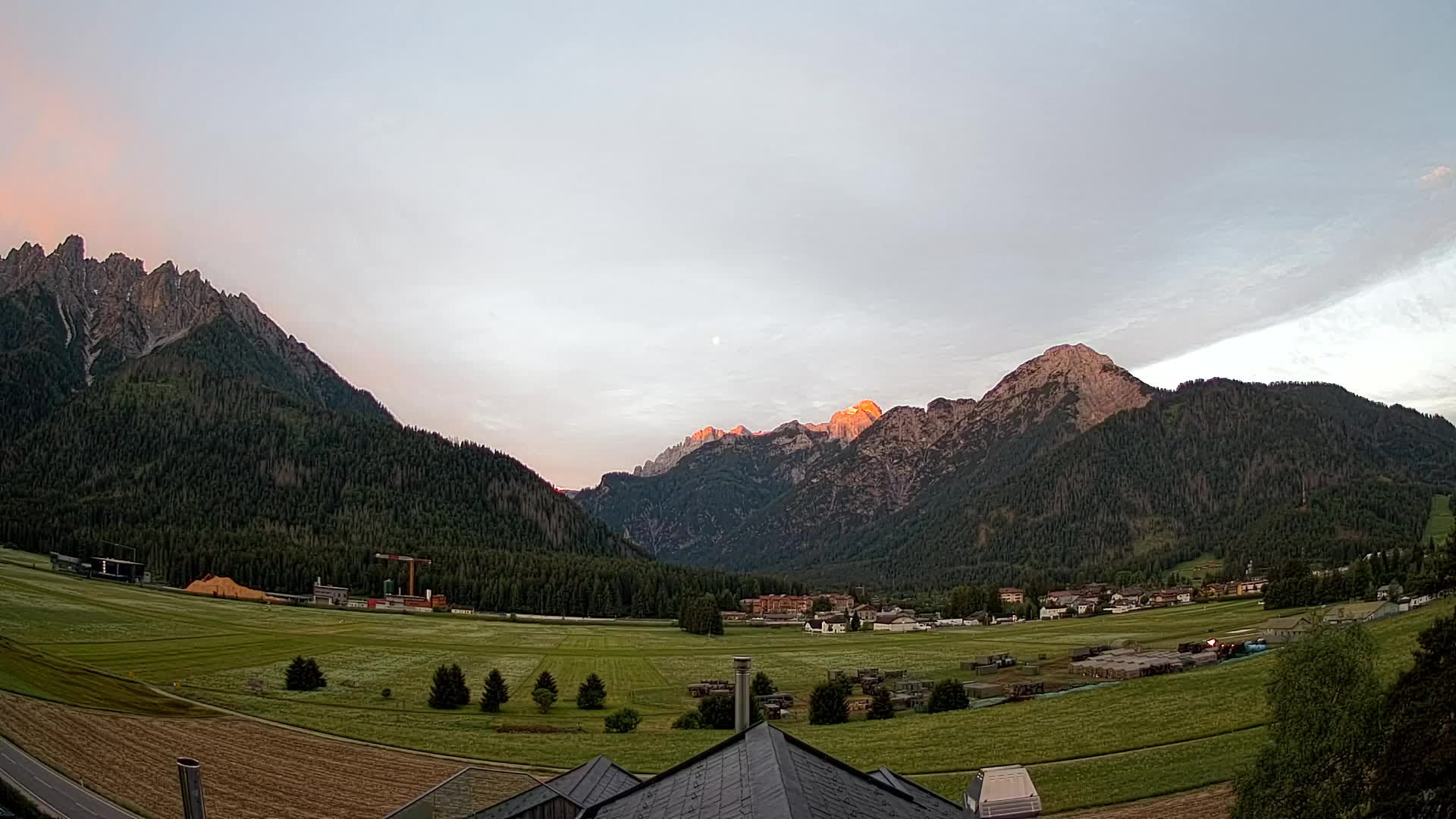 Web kamera Toblach Dolomiti – Pogled s Hotela Rosengarten