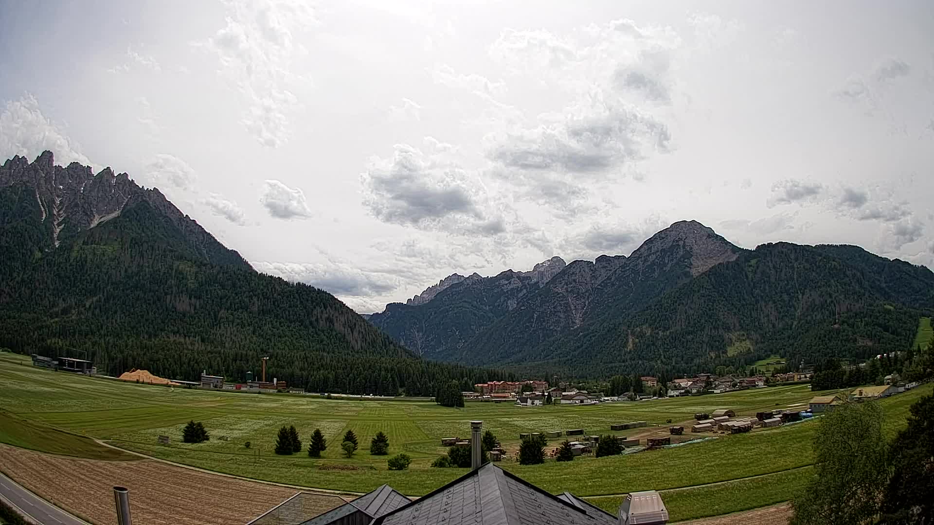 Spletna kamera Toblach Dolomiti – Pogled iz hotela Rosengarten