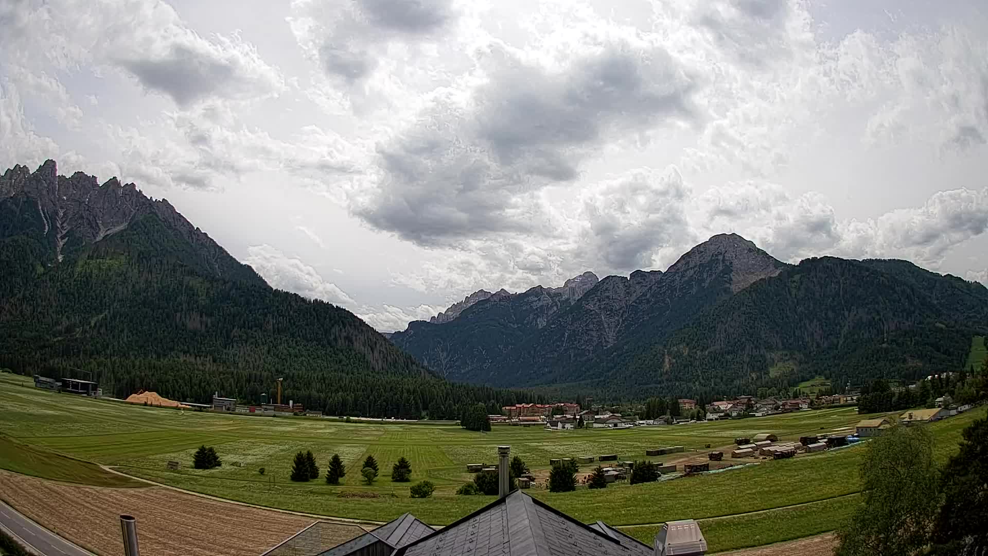 Spletna kamera Toblach Dolomiti – Pogled iz hotela Rosengarten