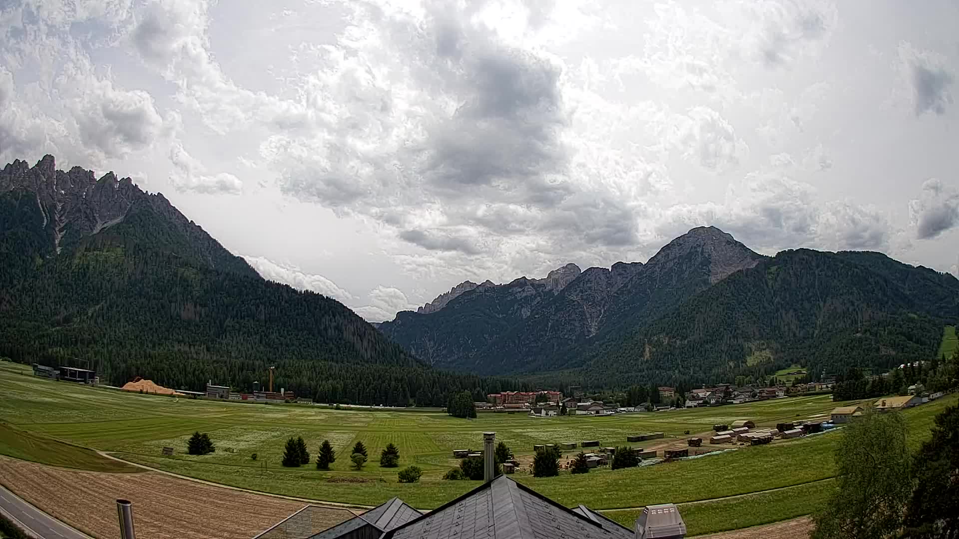 Spletna kamera Toblach Dolomiti – Pogled iz hotela Rosengarten