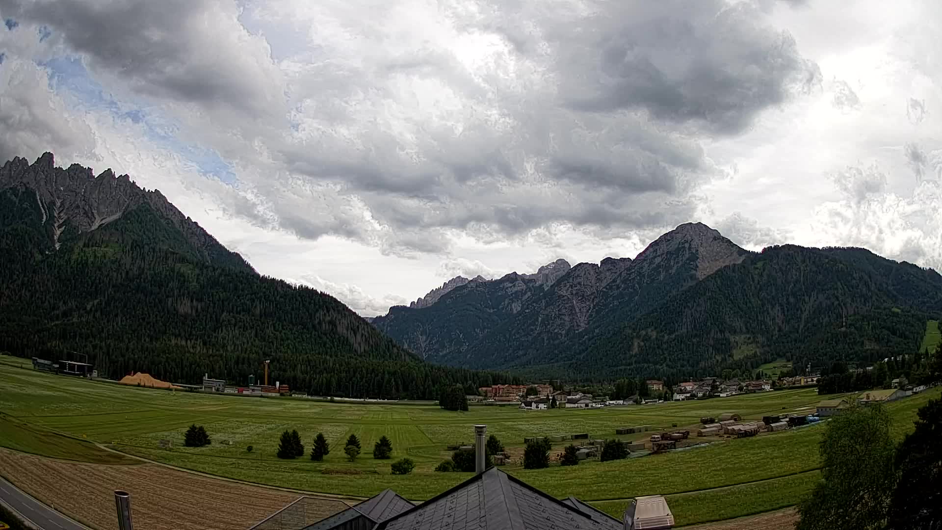 Web kamera Toblach Dolomiti – Pogled s Hotela Rosengarten