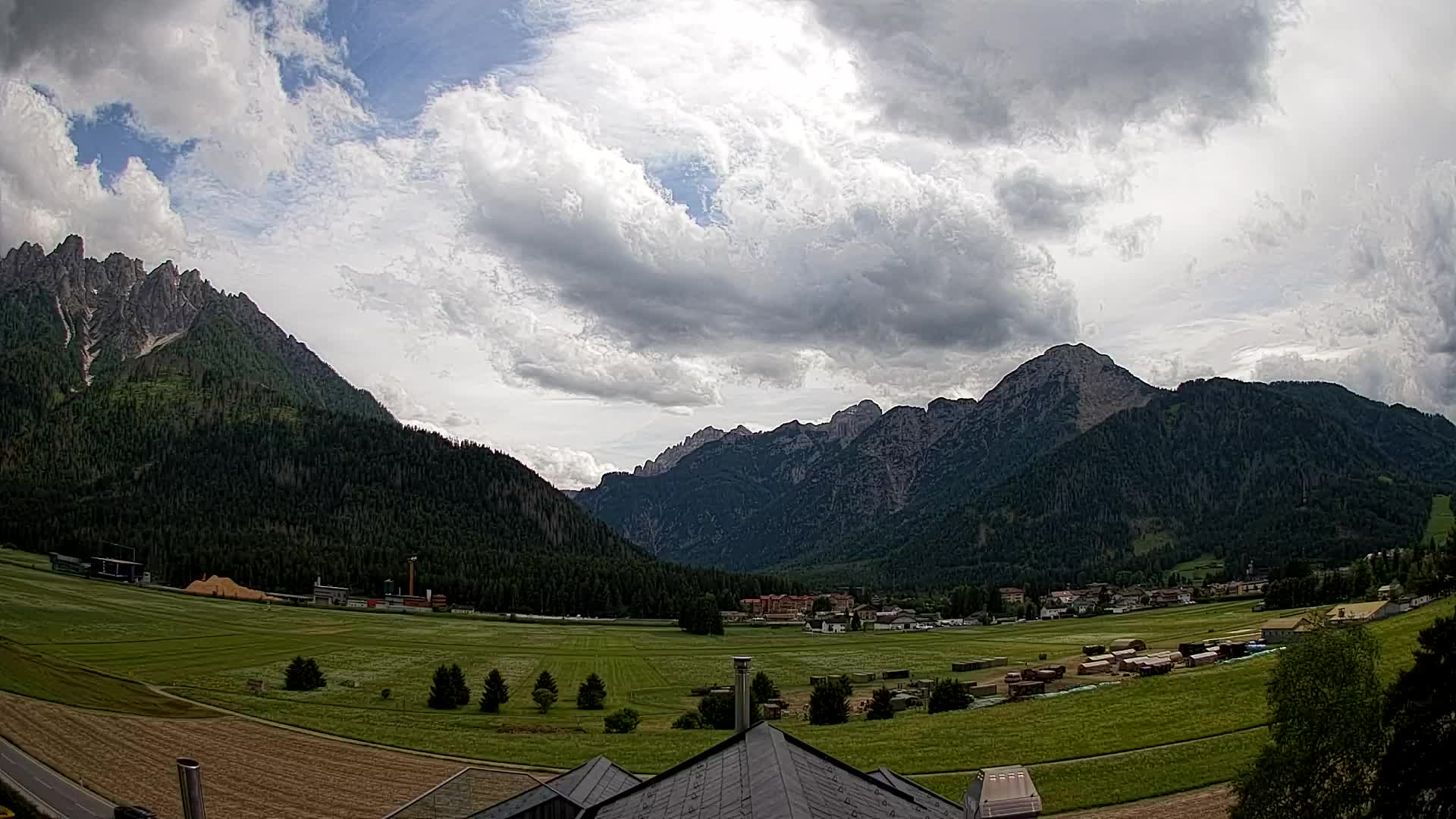Webcam Toblach Dolomites – View from Hotel Rosengarten