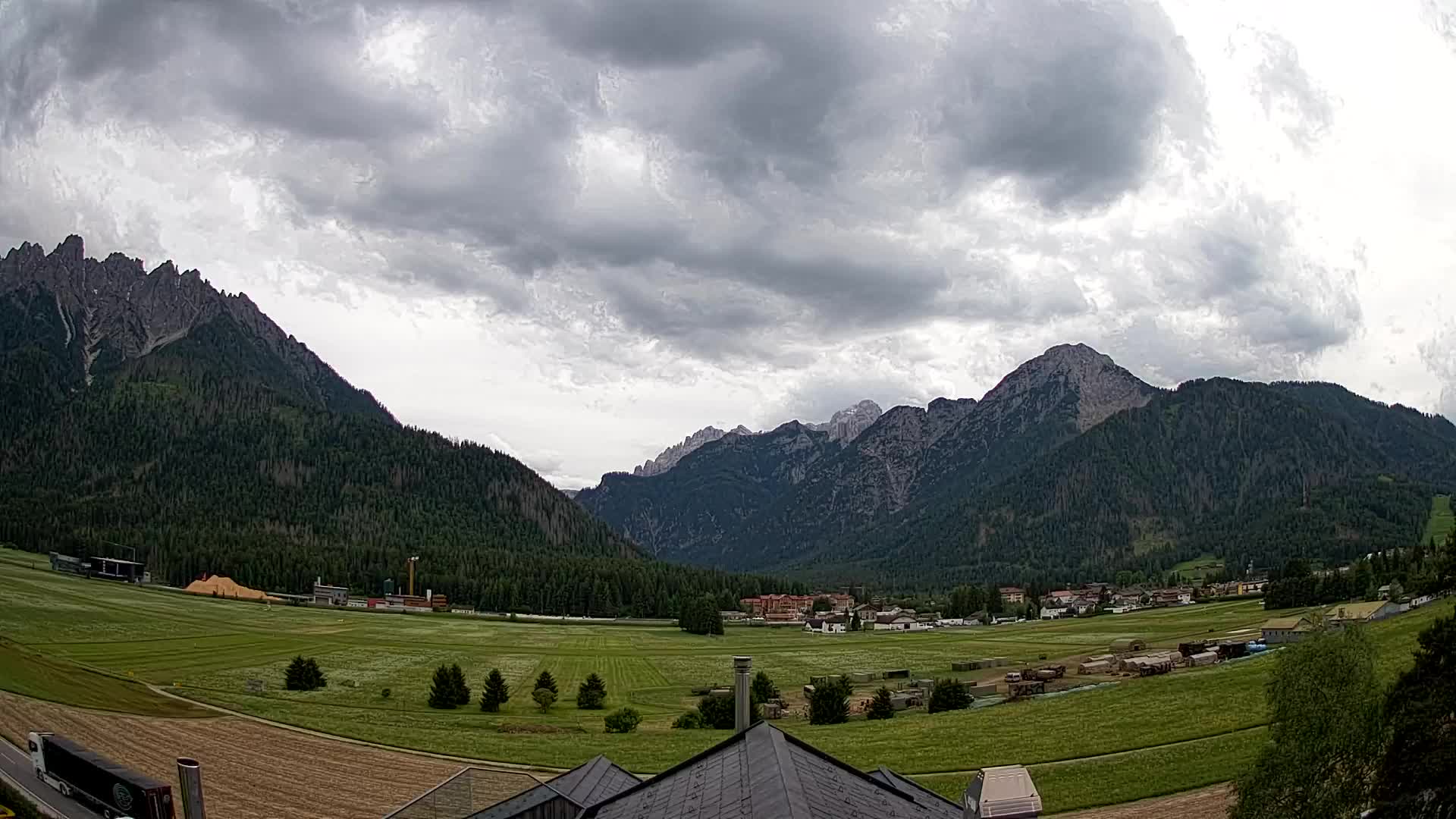 Web kamera Toblach Dolomiti – Pogled s Hotela Rosengarten