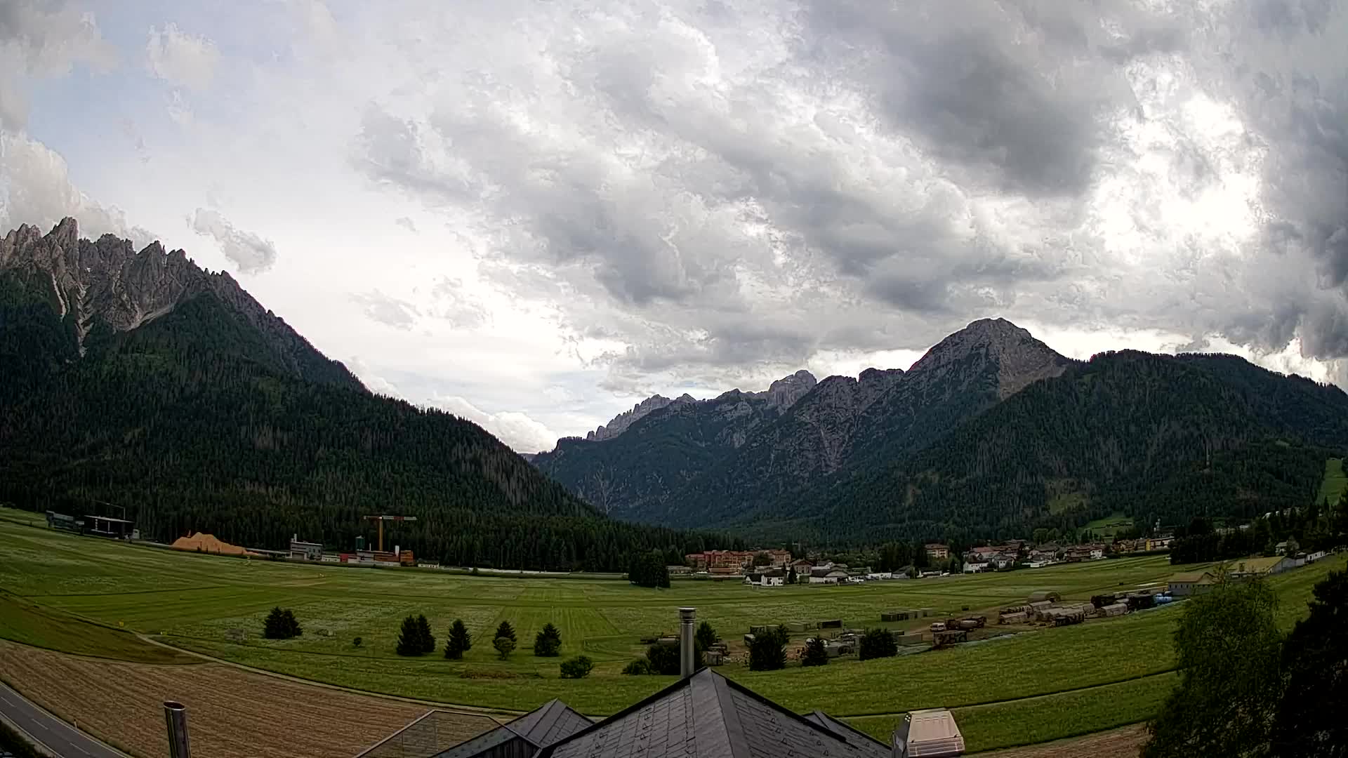 Web kamera Toblach Dolomiti – Pogled s Hotela Rosengarten