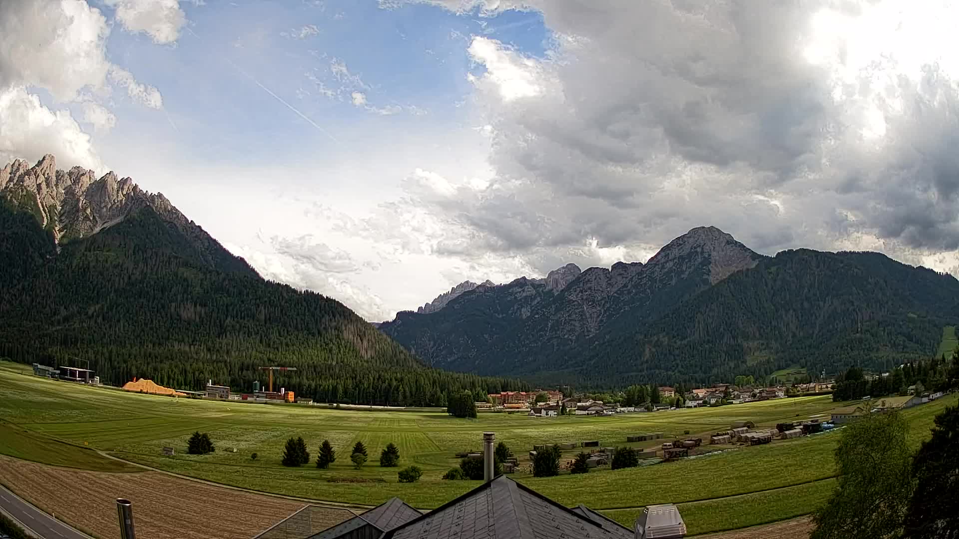 Spletna kamera Toblach Dolomiti – Pogled iz hotela Rosengarten