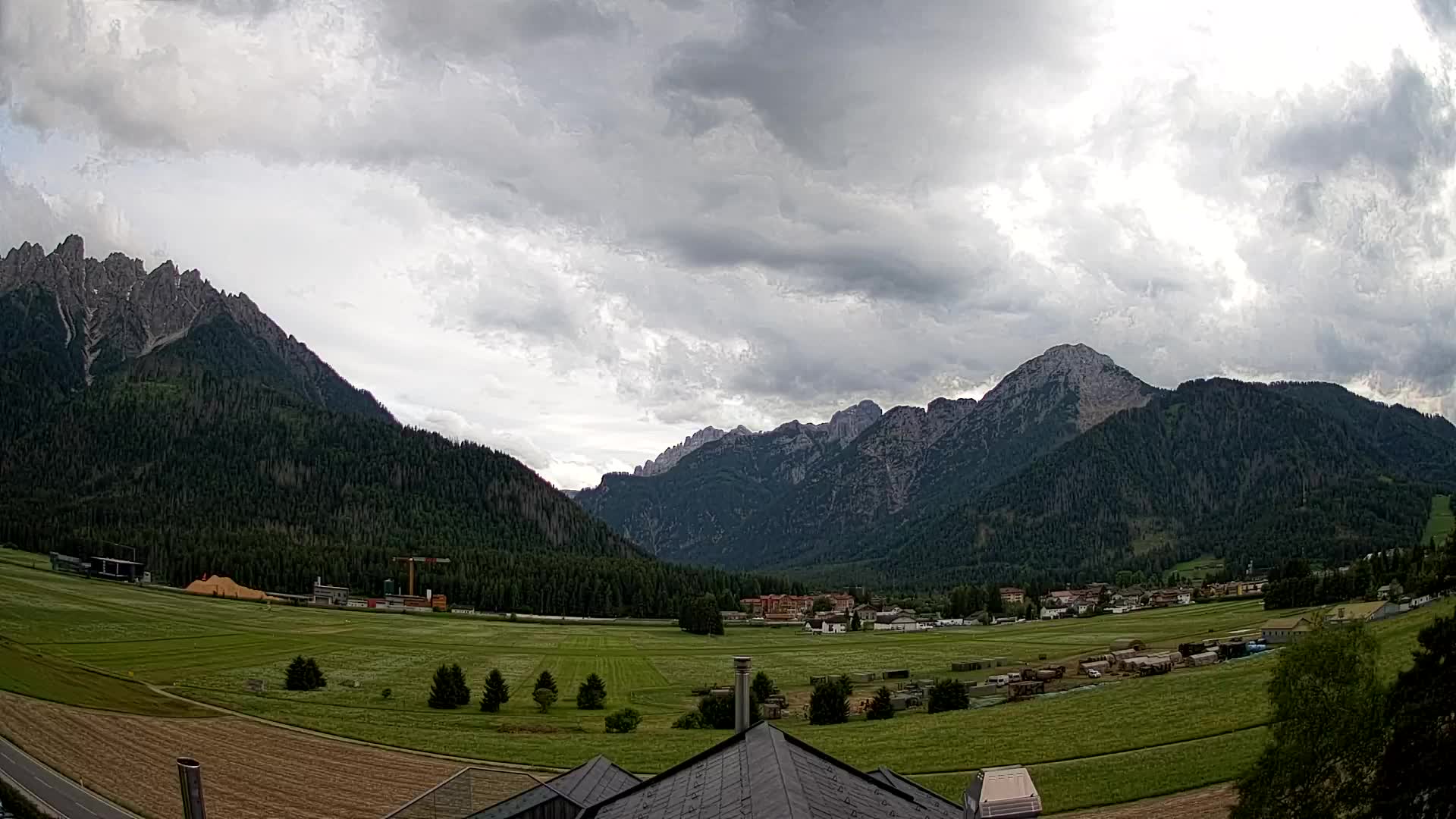 Web kamera Toblach Dolomiti – Pogled s Hotela Rosengarten