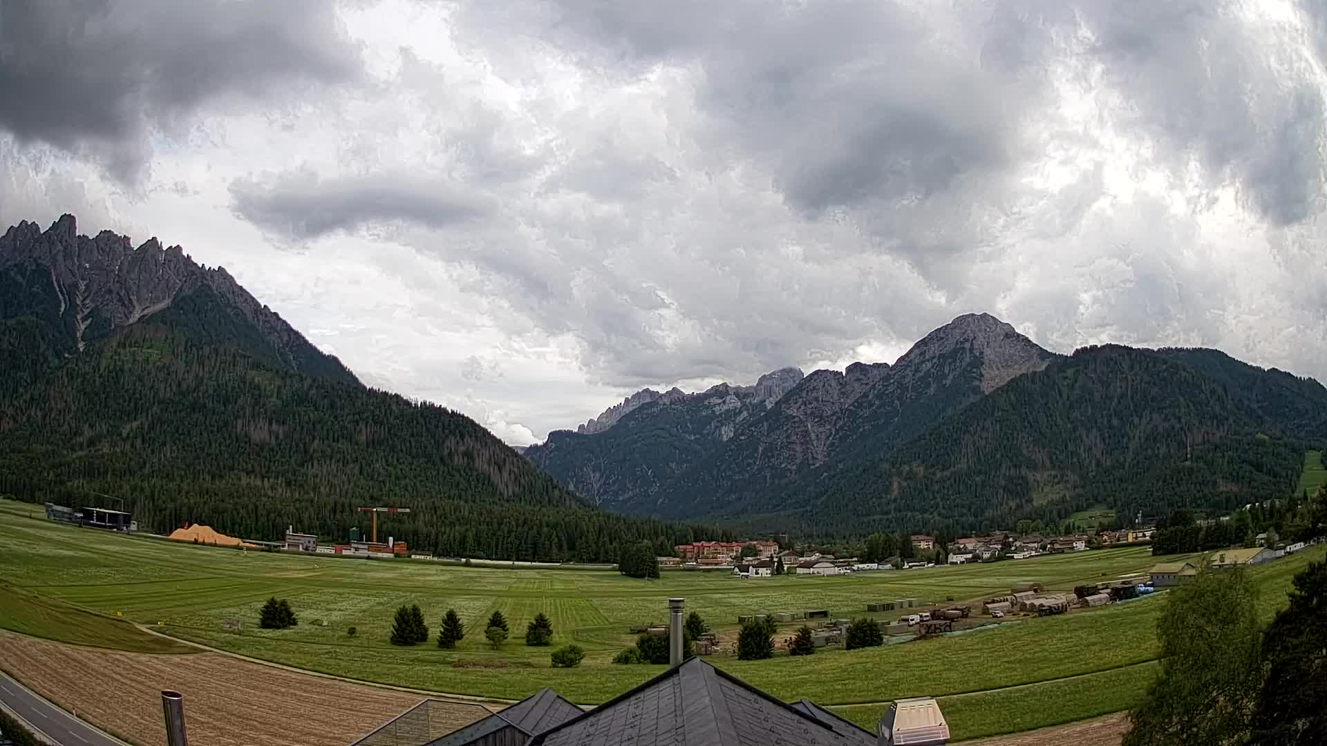 Web kamera Toblach Dolomiti – Pogled s Hotela Rosengarten
