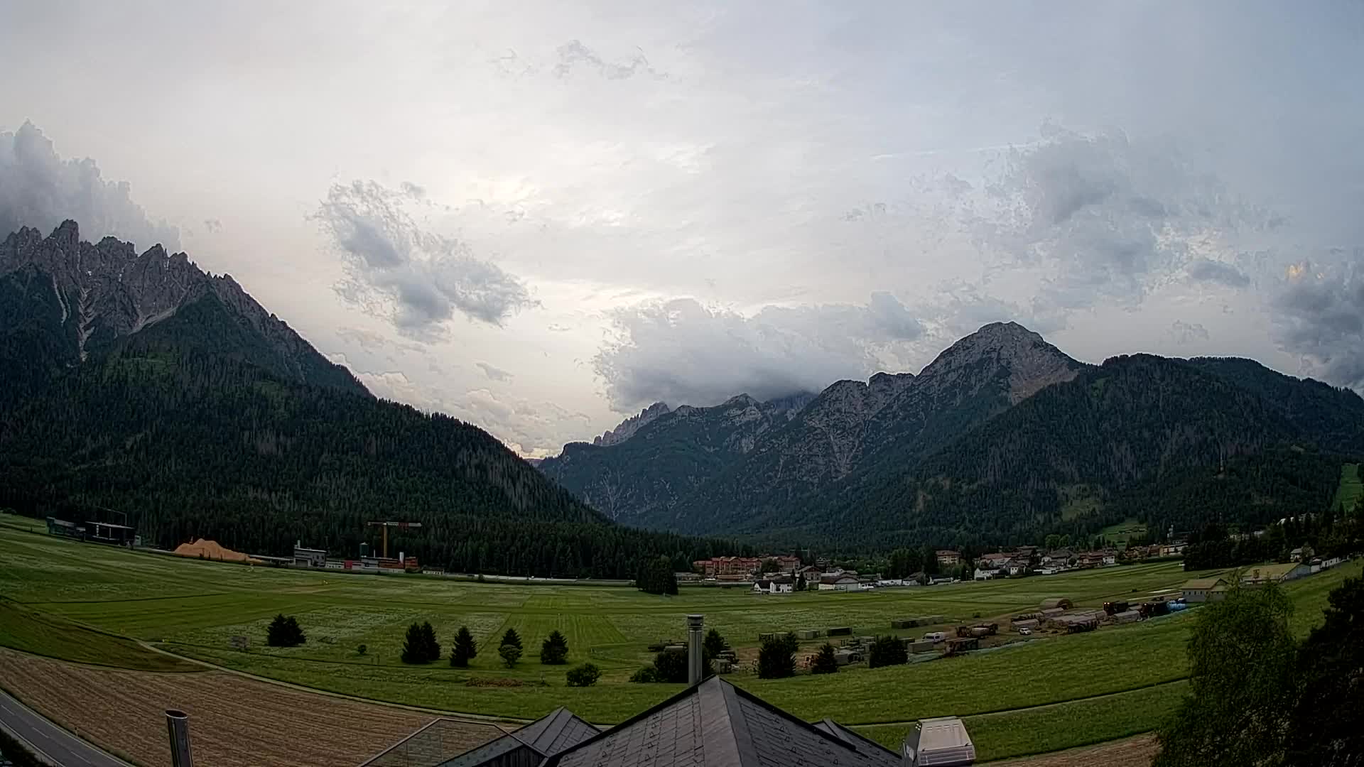 Web kamera Toblach Dolomiti – Pogled s Hotela Rosengarten