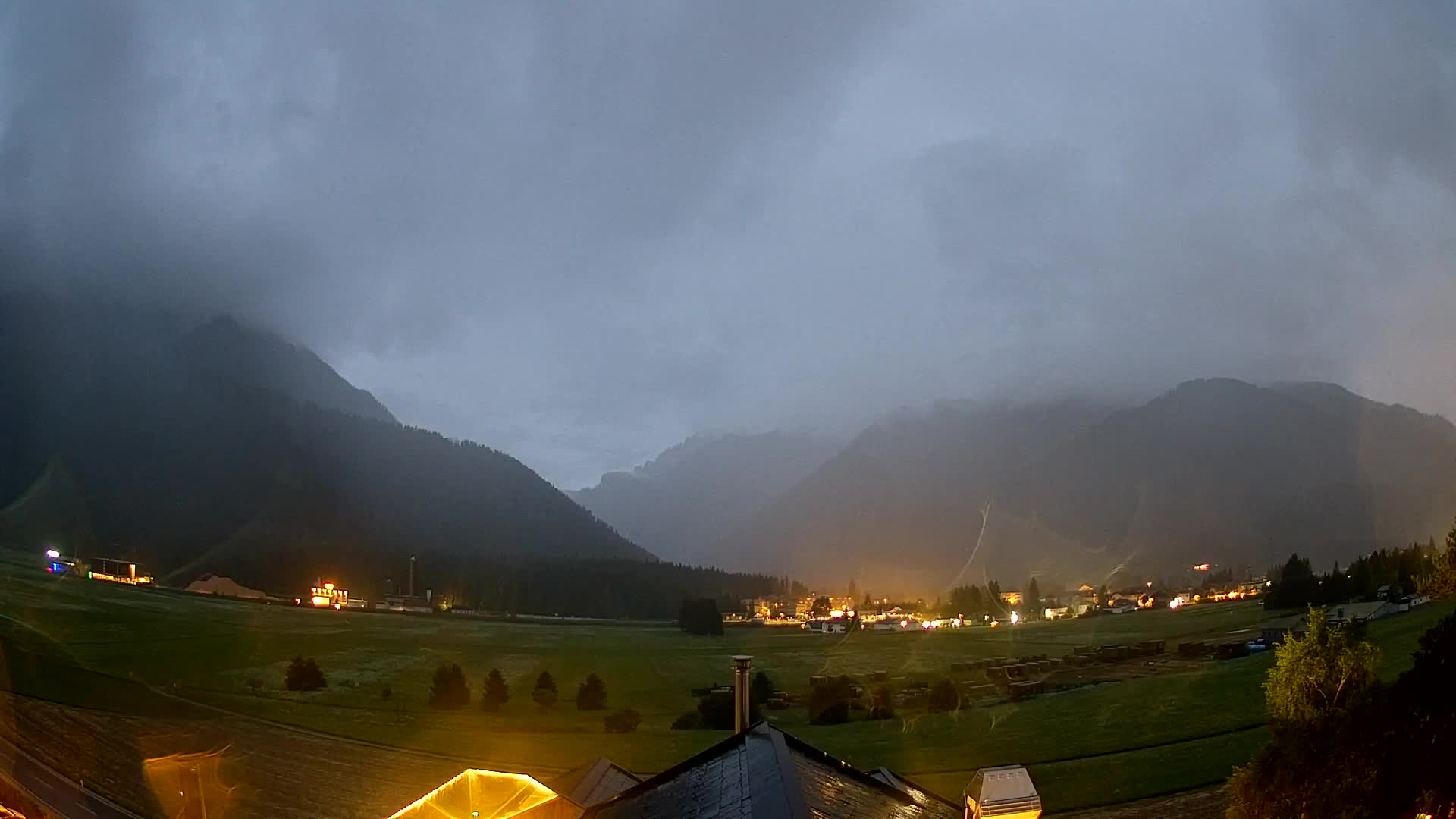 Web kamera Toblach Dolomiti – Pogled s Hotela Rosengarten