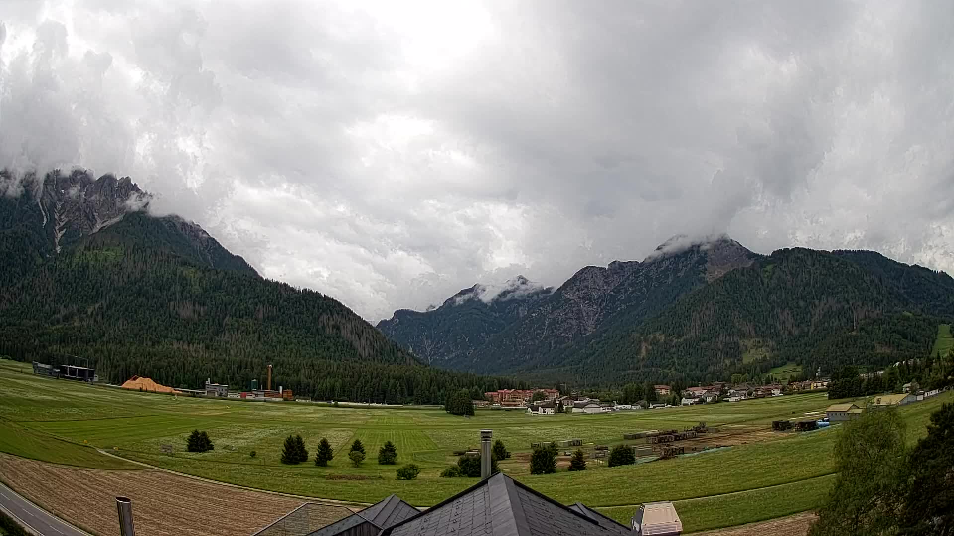 Spletna kamera Toblach Dolomiti – Pogled iz hotela Rosengarten