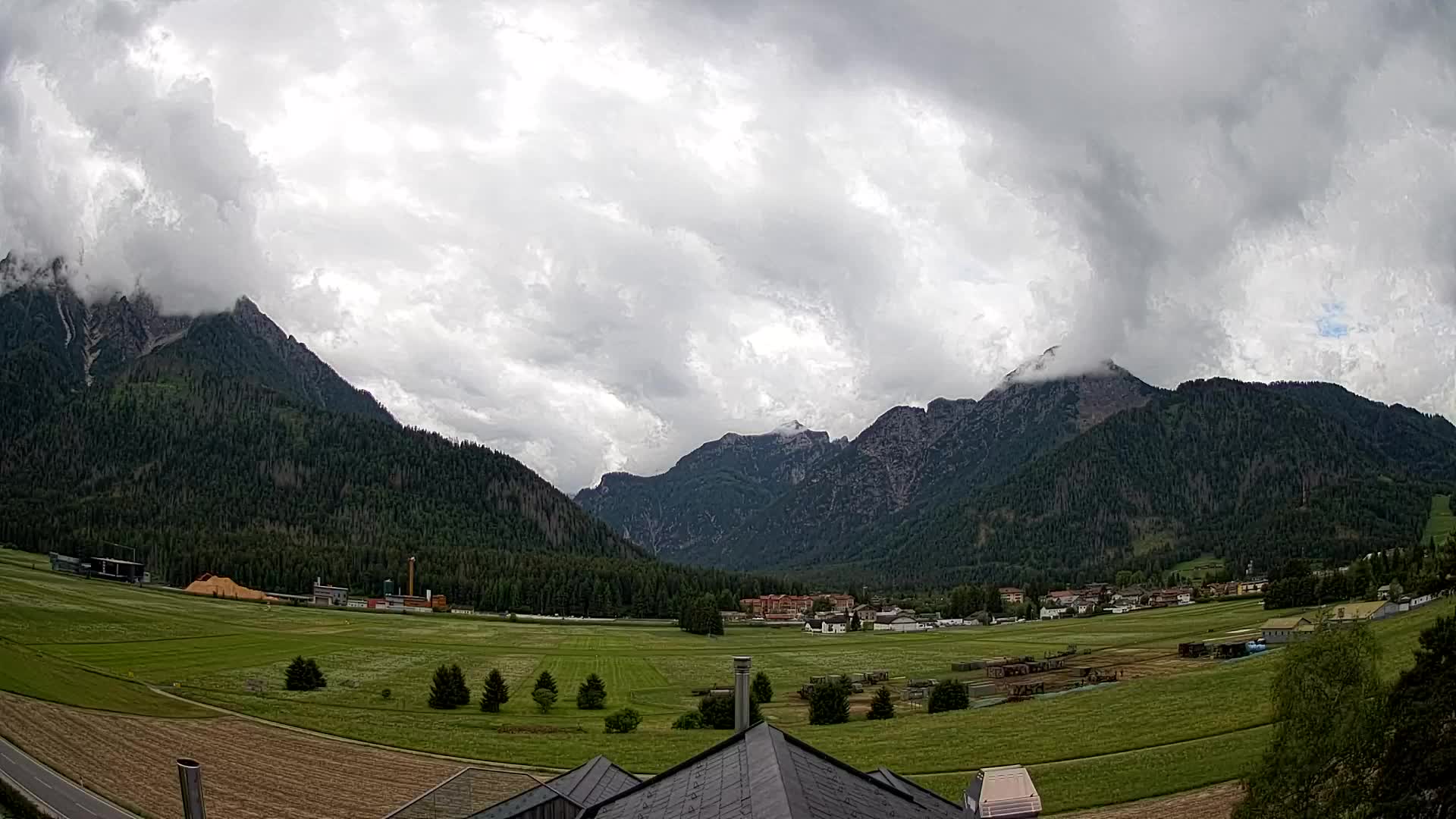 Spletna kamera Toblach Dolomiti – Pogled iz hotela Rosengarten