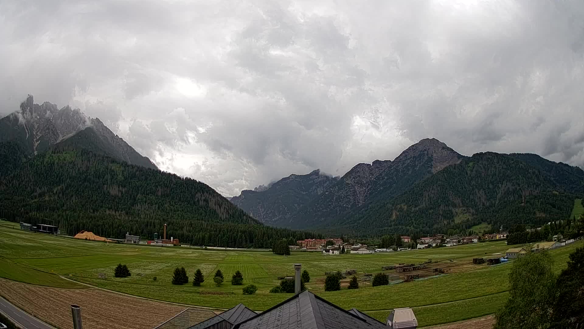 Spletna kamera Toblach Dolomiti – Pogled iz hotela Rosengarten