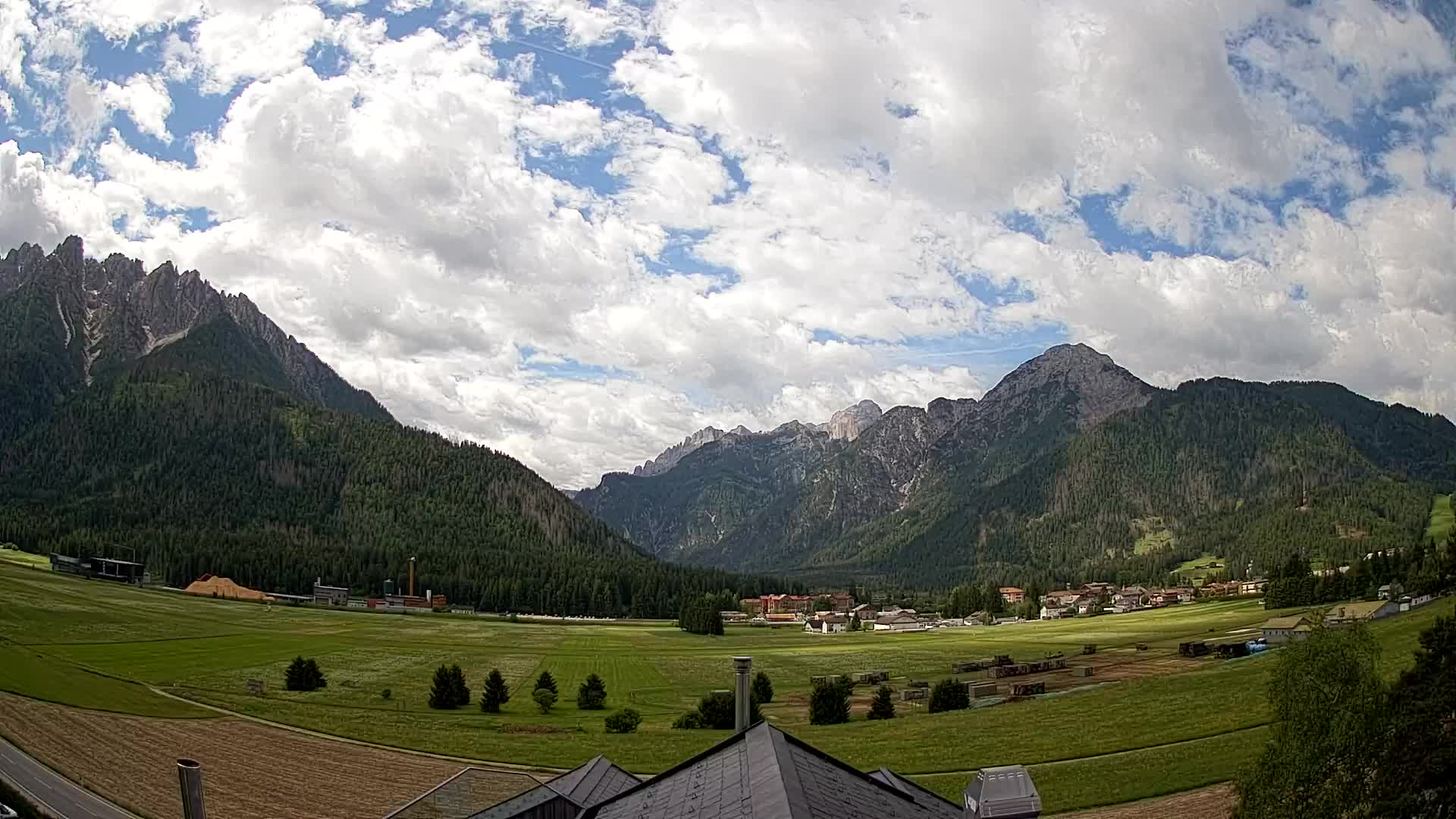 Spletna kamera Toblach Dolomiti – Pogled iz hotela Rosengarten