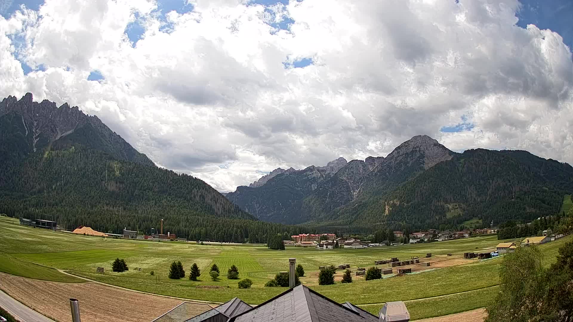 Web kamera Toblach Dolomiti – Pogled s Hotela Rosengarten