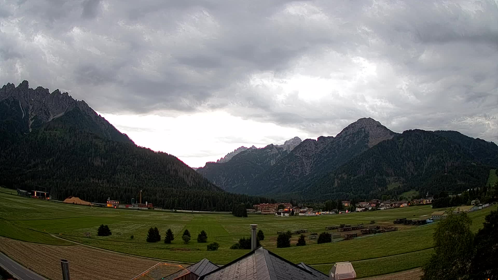 Spletna kamera Toblach Dolomiti – Pogled iz hotela Rosengarten
