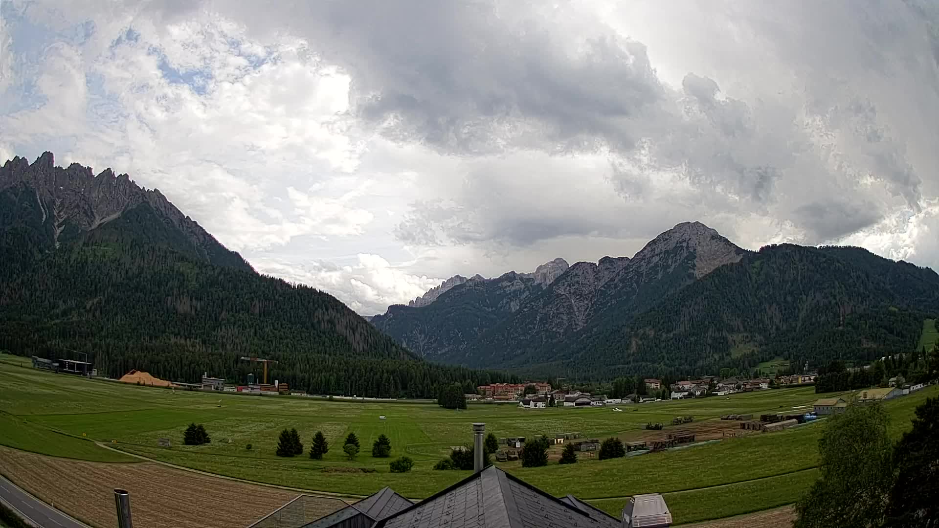 Web kamera Toblach Dolomiti – Pogled s Hotela Rosengarten
