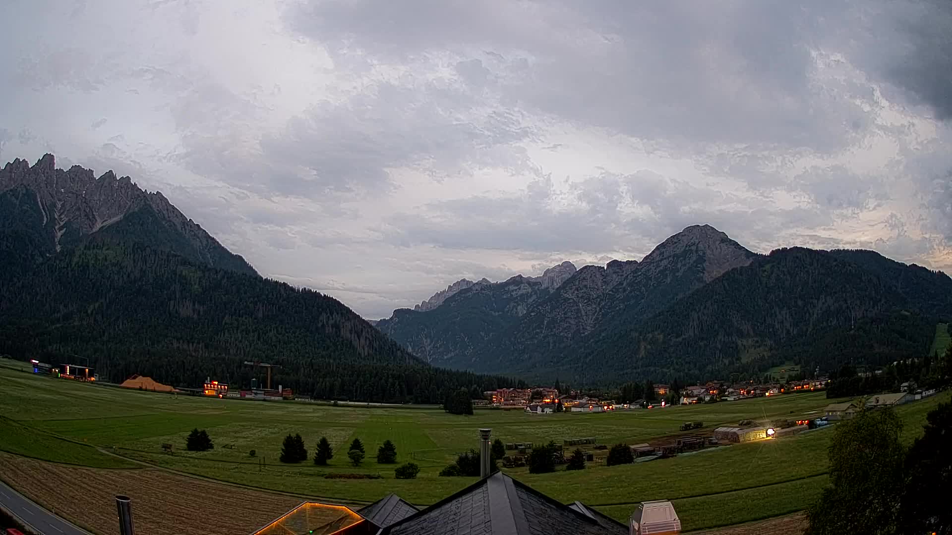 Web kamera Toblach Dolomiti – Pogled s Hotela Rosengarten