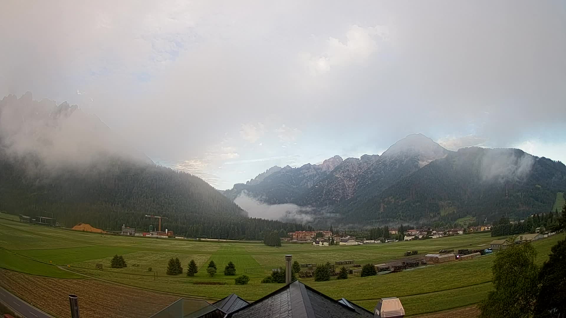 Spletna kamera Toblach Dolomiti – Pogled iz hotela Rosengarten